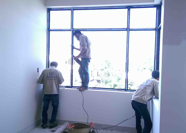 Đào tạo dạy nghề thợ thi công kính cường lực Vinh nghệ An