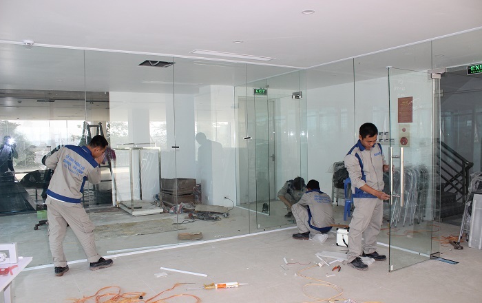 Đào tạo dạy nghề thợ thi công kính cường lực Vinh nghệ An